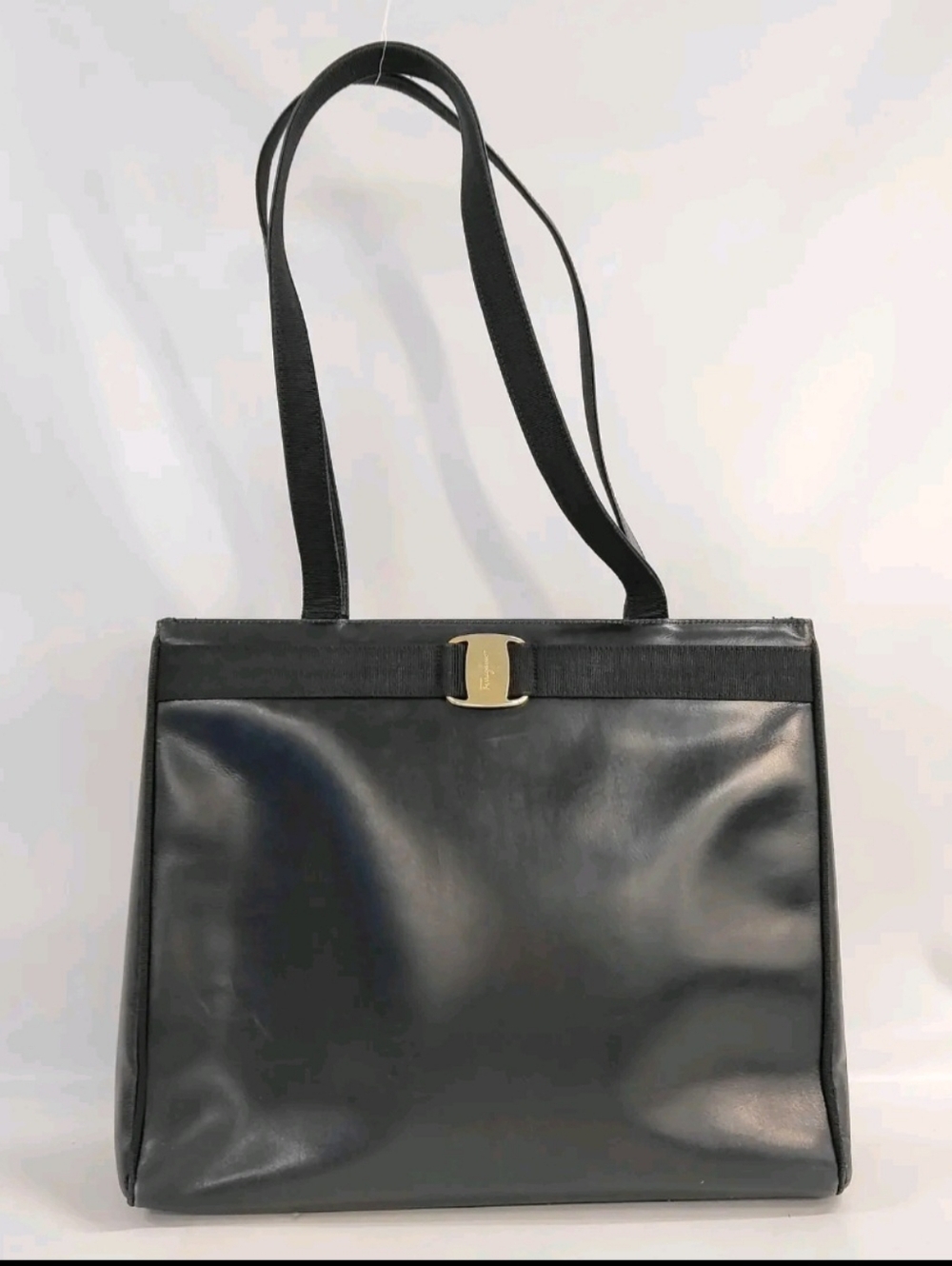 Vintag3 Salvatore Ferragamo Black Leather Shoulder Bag with Gold Clasp